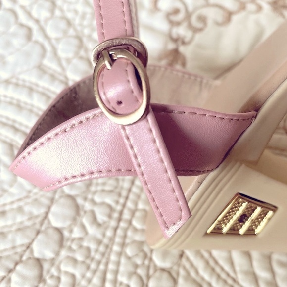 Cute Fashion Sandals with Slingback and Ankle Buckle  pink color great condition - Picture 9 of 14